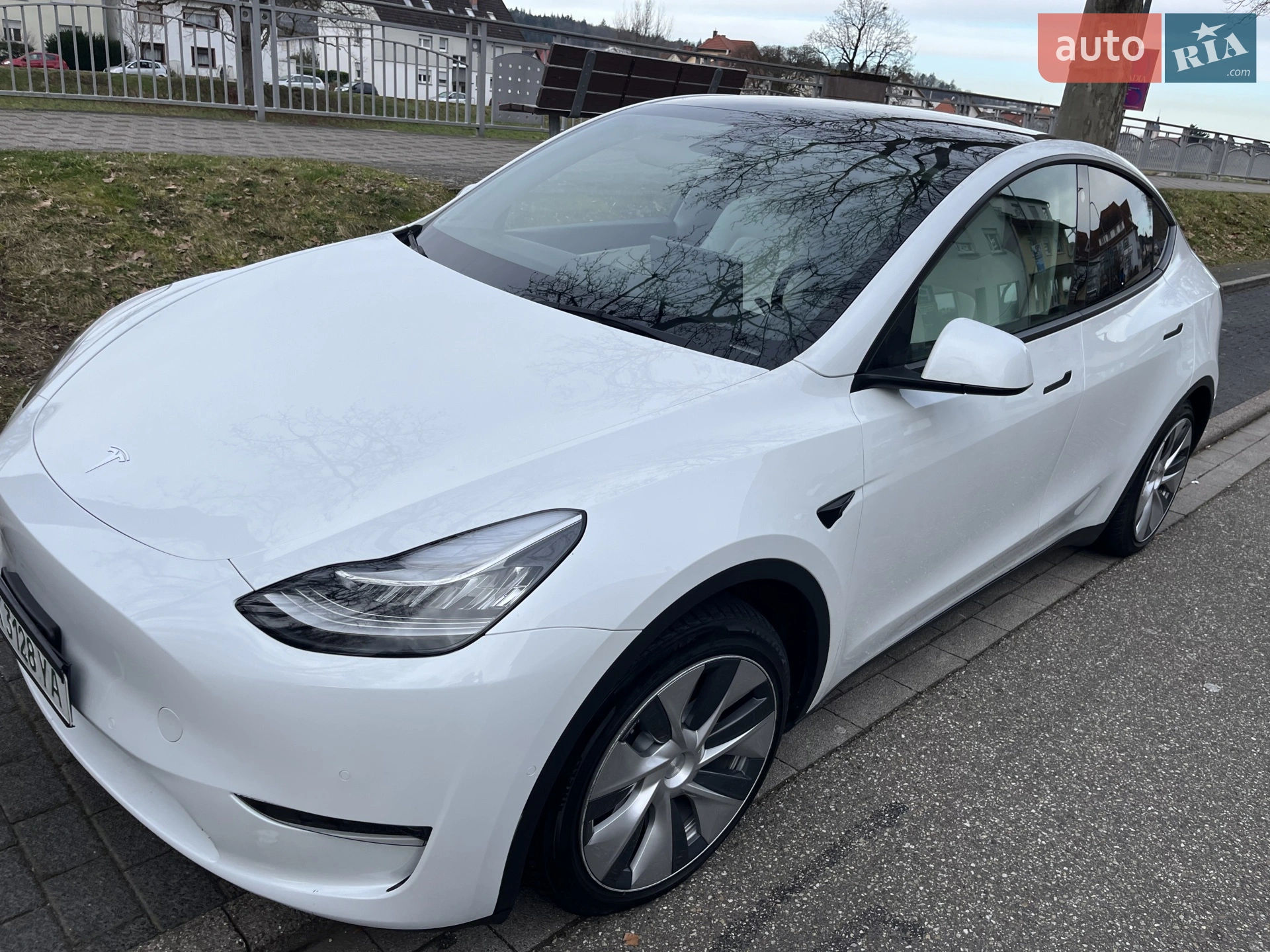 2021 Tesla Model Y - мініатюра 3