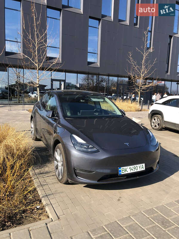 Позашляховик / Кросовер Tesla Model Y 2023 в Рівному