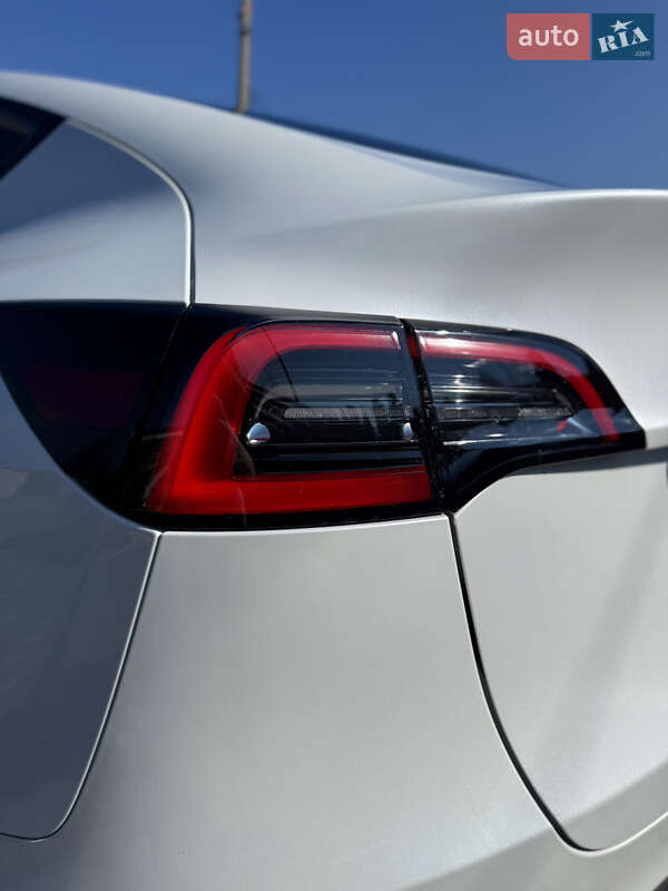 Внедорожник / Кроссовер Tesla Model Y 2023 в Стрые