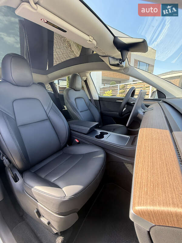 Внедорожник / Кроссовер Tesla Model Y 2023 в Стрые