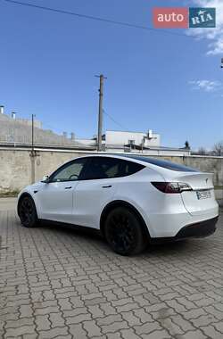 Позашляховик / Кросовер Tesla Model Y 2023 в 