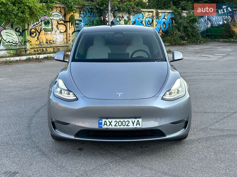 Tesla Model Y 2023