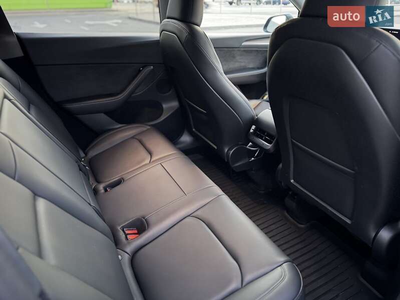 Внедорожник / Кроссовер Tesla Model Y 2024 в Киеве