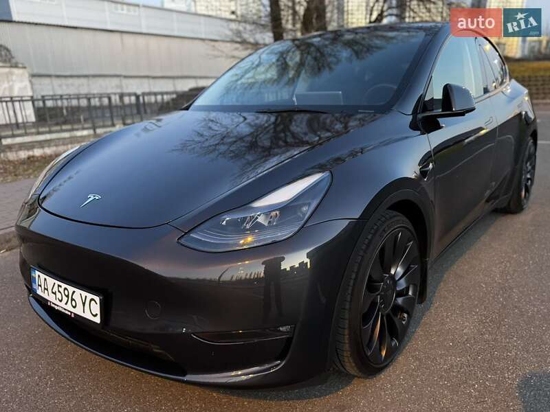 Внедорожник / Кроссовер Tesla Model Y 2024 в 