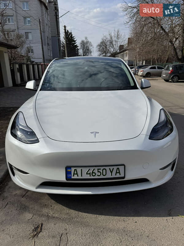 Позашляховик / Кросовер Tesla Model Y 2024 в 