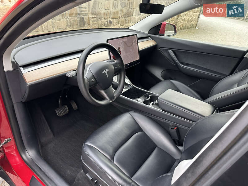 Позашляховик / Кросовер Tesla Model Y 2020 в Чернівцях