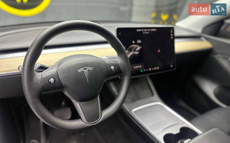 Позашляховик / Кросовер Tesla Model Y 2021 в Чернівцях