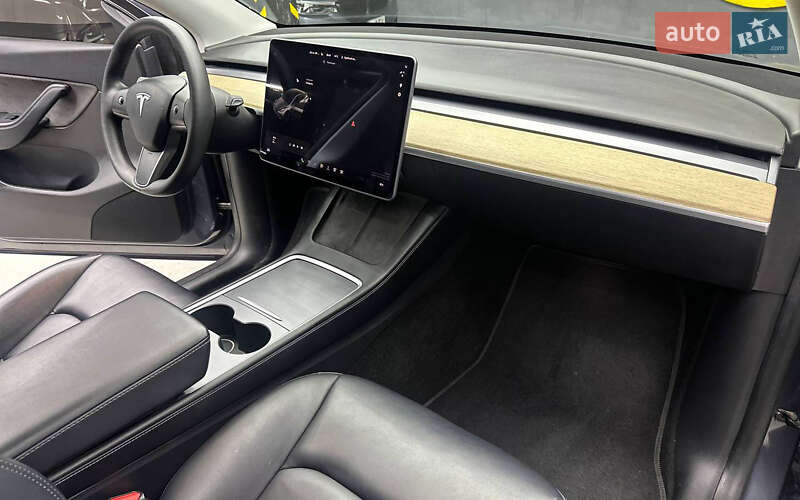 Позашляховик / Кросовер Tesla Model Y 2021 в Чернівцях