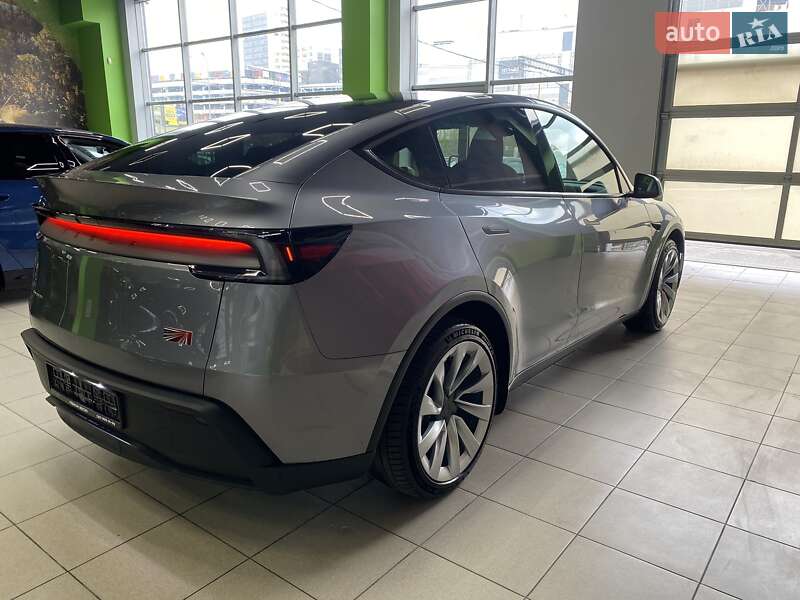 Позашляховик / Кросовер Tesla Model Y 2025 в Києві