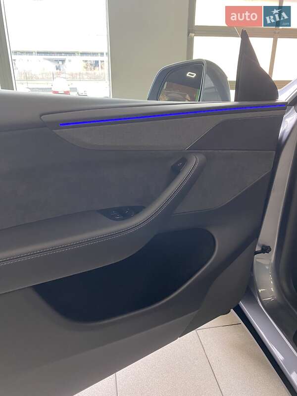 Позашляховик / Кросовер Tesla Model Y 2025 в Києві