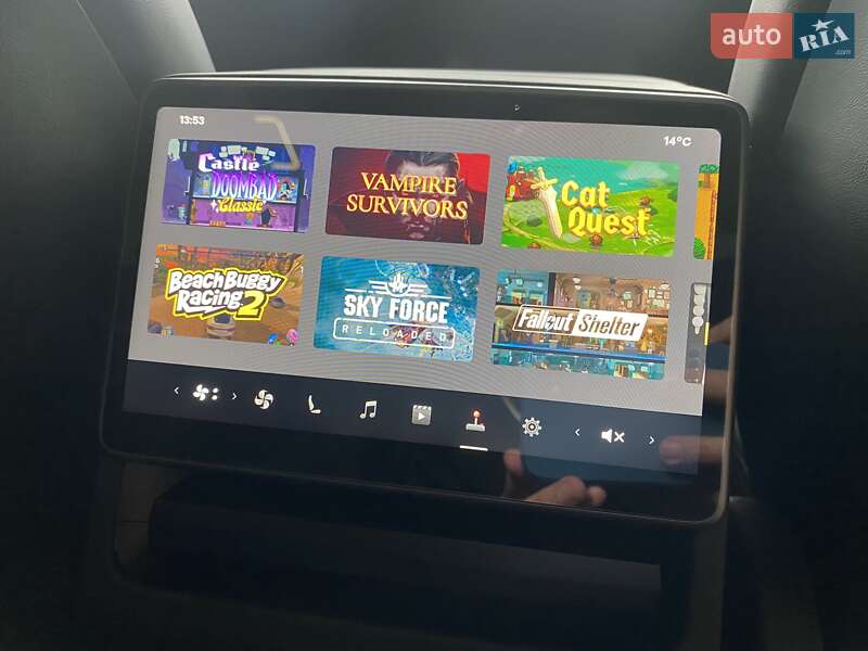 Позашляховик / Кросовер Tesla Model Y 2025 в Києві