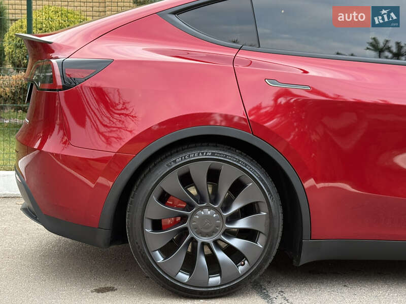 Внедорожник / Кроссовер Tesla Model Y 2024 в Ровно