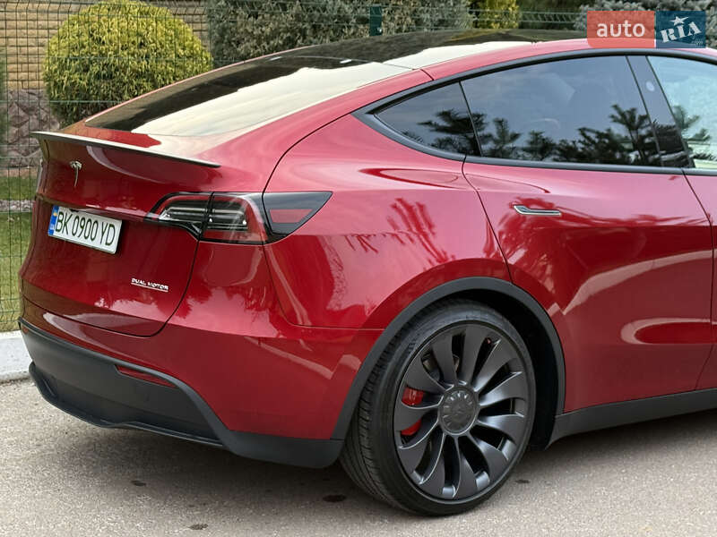 Внедорожник / Кроссовер Tesla Model Y 2024 в Ровно