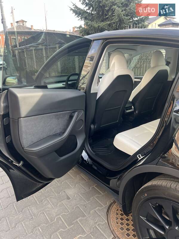 Позашляховик / Кросовер Tesla Model Y 2023 в Києві