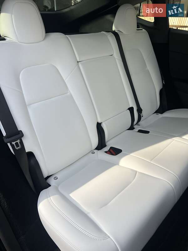 Позашляховик / Кросовер Tesla Model Y 2023 в Києві