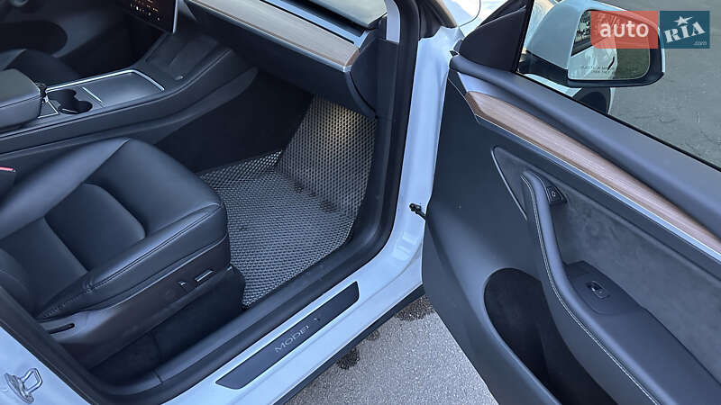 Внедорожник / Кроссовер Tesla Model Y 2022 в Житомире