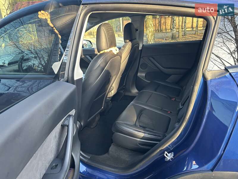 Внедорожник / Кроссовер Tesla Model Y 2021 в Киеве