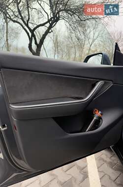 Внедорожник / Кроссовер Tesla Model Y 2020 в 