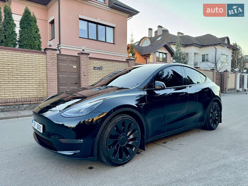 Позашляховик / Кросовер Tesla Model Y 2023 в Києві