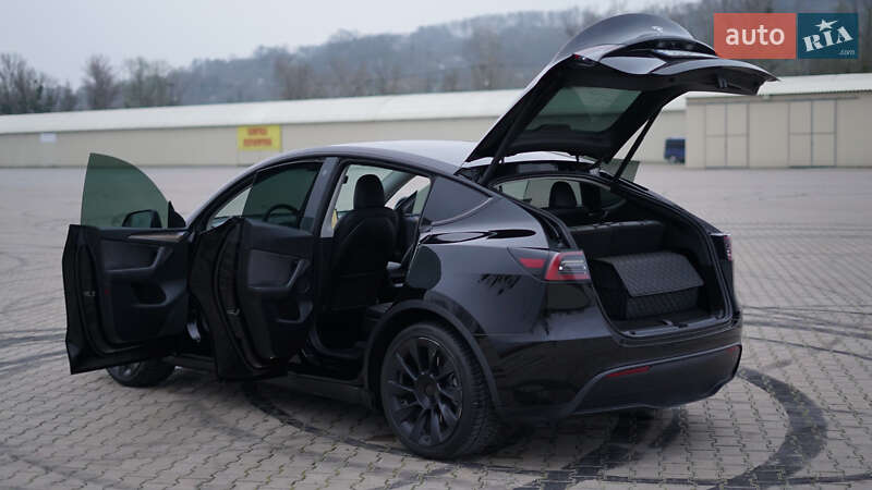 Позашляховик / Кросовер Tesla Model Y 2022 в Чернівцях