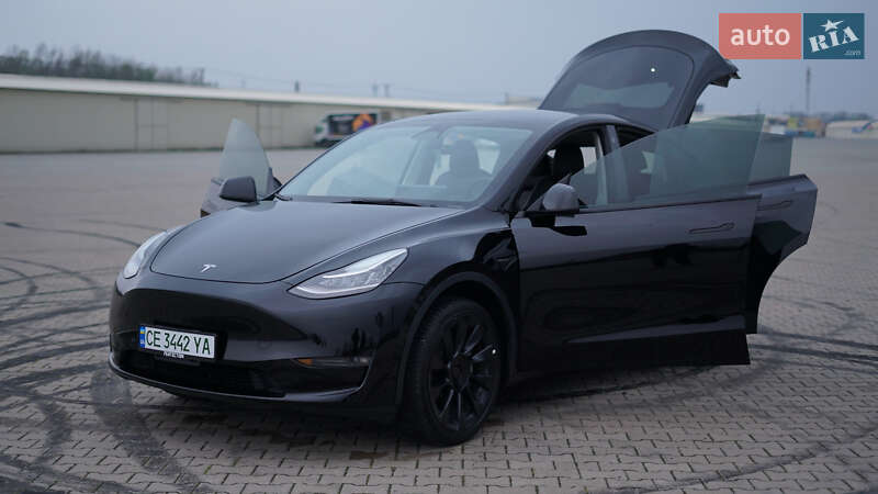 Позашляховик / Кросовер Tesla Model Y 2022 в Чернівцях