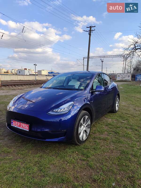 Tesla Model Y 2023