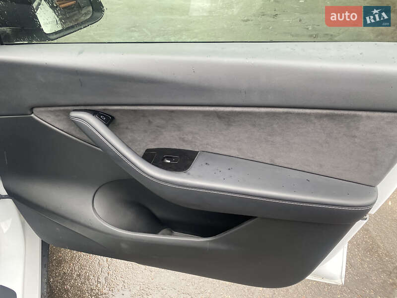 Позашляховик / Кросовер Tesla Model Y 2020 в Києві