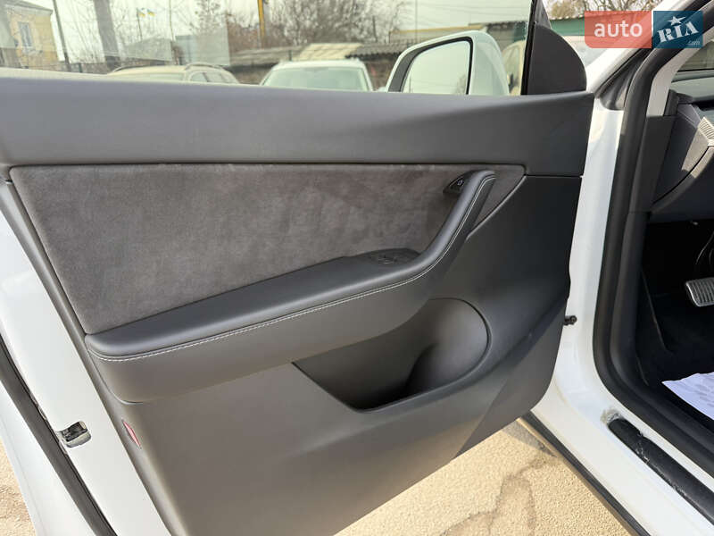 Внедорожник / Кроссовер Tesla Model Y 2022 в Житомире