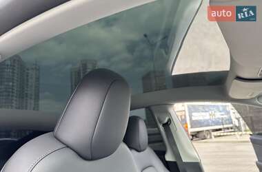 Позашляховик / Кросовер Tesla Model Y 2024 в 