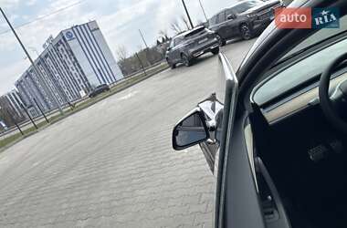 Позашляховик / Кросовер Tesla Model Y 2024 в 