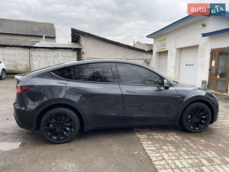 Позашляховик / Кросовер Tesla Model Y 2024 в Івано-Франківську