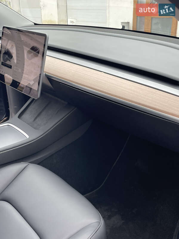 Позашляховик / Кросовер Tesla Model Y 2024 в Івано-Франківську