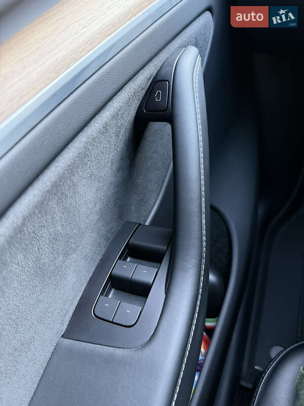 Внедорожник / Кроссовер Tesla Model Y 2022 в Киеве