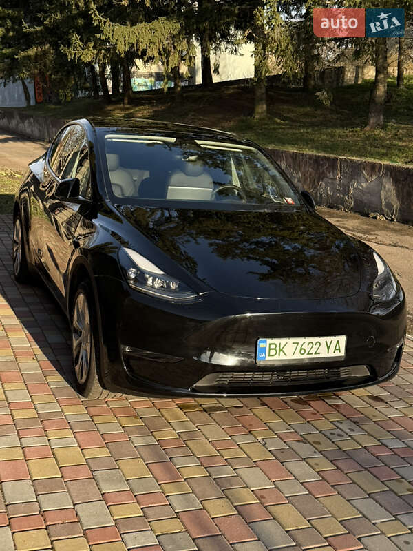 Tesla Model Y 2023