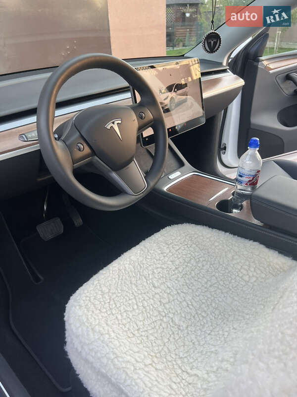 Внедорожник / Кроссовер Tesla Model Y 2023 в Ивано-Франковске