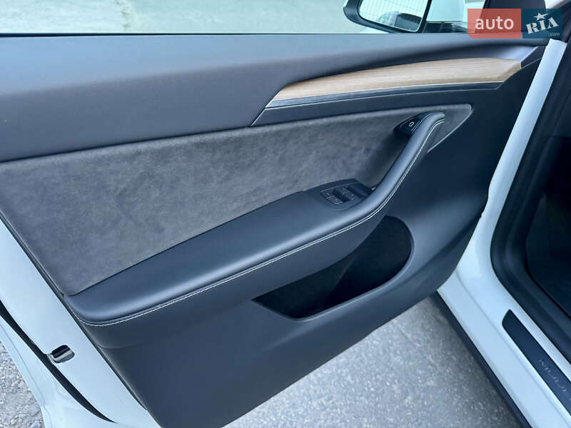 Позашляховик / Кросовер Tesla Model Y 2022 в Києві