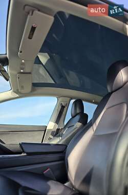 Позашляховик / Кросовер Tesla Model Y 2021 в 