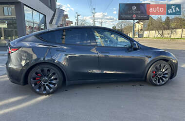 Позашляховик / Кросовер Tesla Model Y 2024 в 