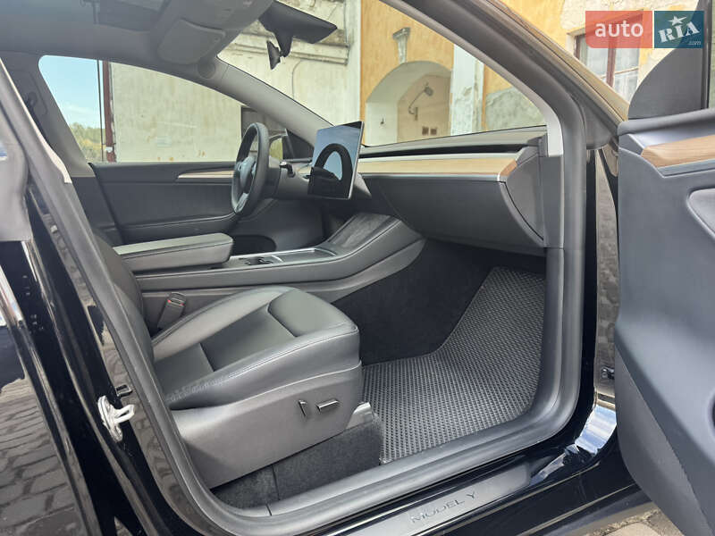 Внедорожник / Кроссовер Tesla Model Y 2022 в Дубно