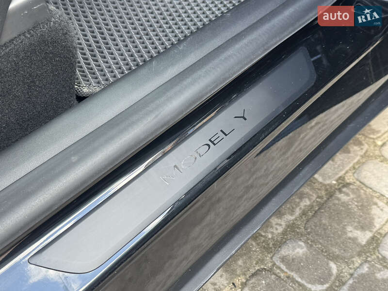 Внедорожник / Кроссовер Tesla Model Y 2022 в Дубно