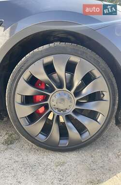 Внедорожник / Кроссовер Tesla Model Y 2023 в 