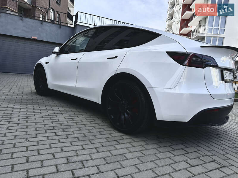 Tesla Model Y 2023
