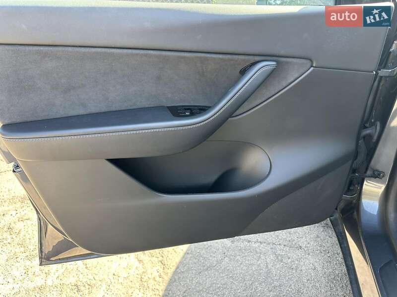 Внедорожник / Кроссовер Tesla Model Y 2020 в Ровно