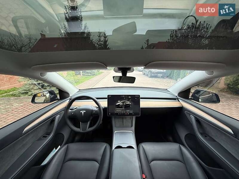 Позашляховик / Кросовер Tesla Model Y 2024 в Чернівцях