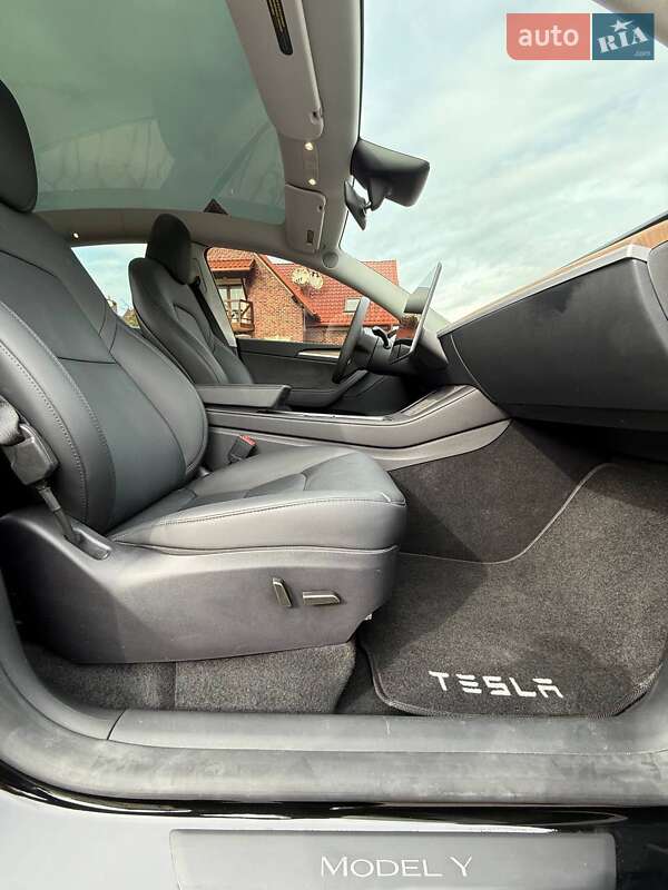 Позашляховик / Кросовер Tesla Model Y 2024 в Чернівцях