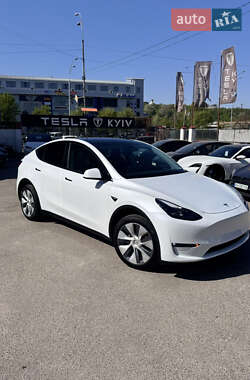 Позашляховик / Кросовер Tesla Model Y 2024 в 