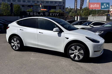 Позашляховик / Кросовер Tesla Model Y 2024 в 