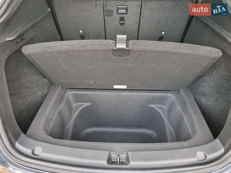 Внедорожник / Кроссовер Tesla Model Y 2023 в Новомосковске