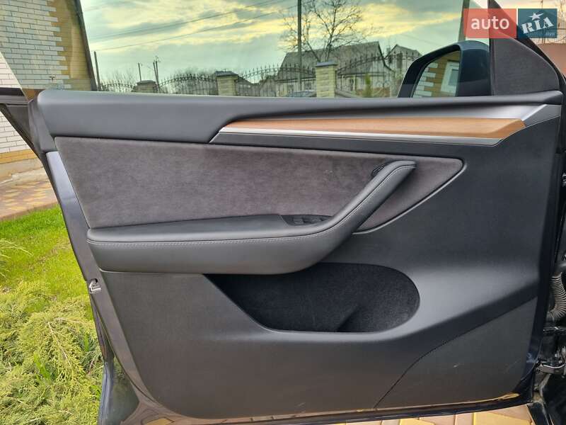 Внедорожник / Кроссовер Tesla Model Y 2023 в Новомосковске
