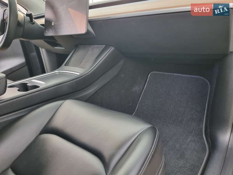 Позашляховик / Кросовер Tesla Model Y 2023 в Самарі